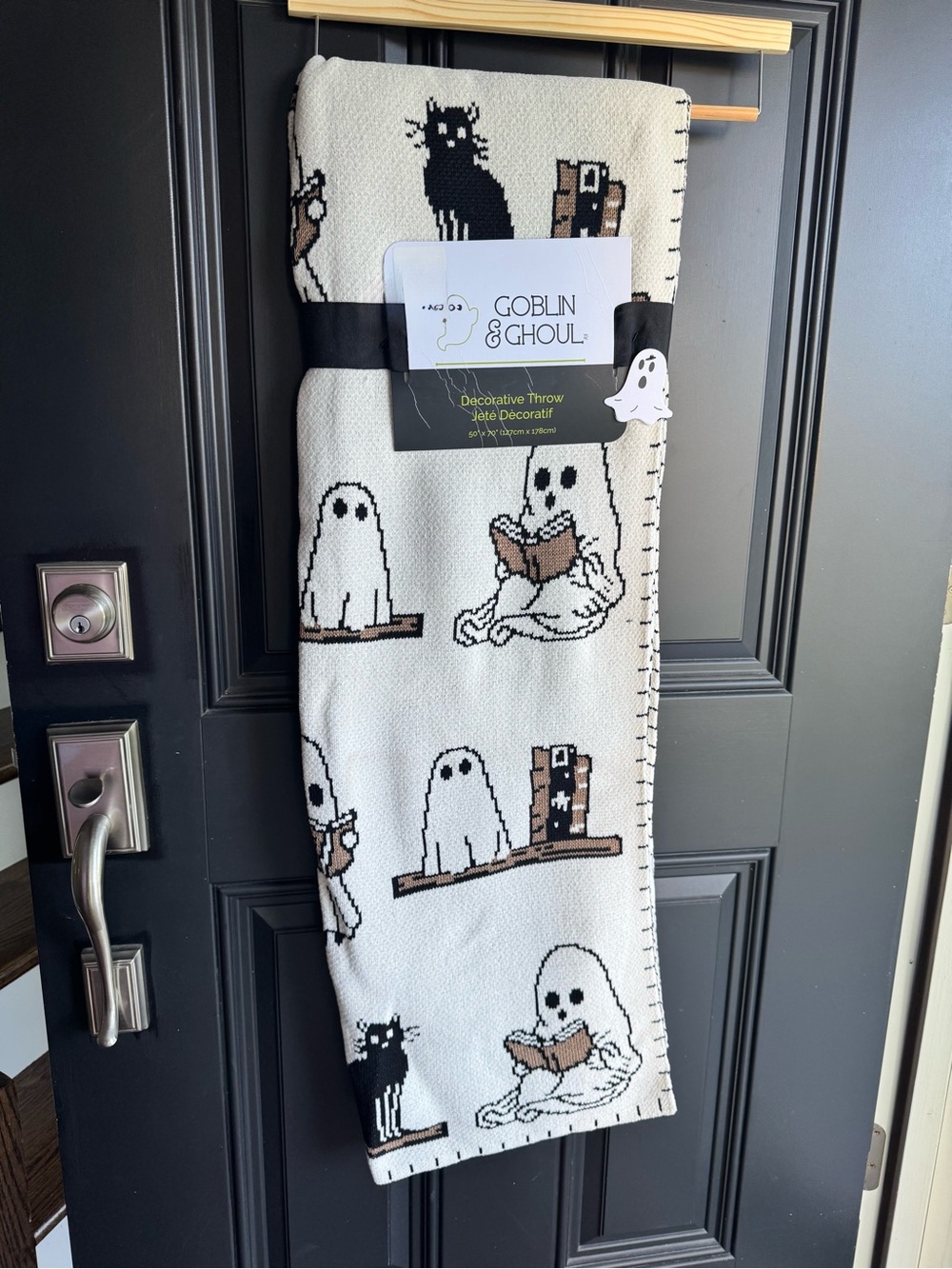 Goblin and ghoul black cats, Ghost reading Pattern Decorative Throw